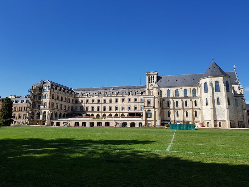 Photo de Ginette vue du terrain de rugby