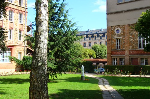 Photo coin vert devant le bâtiment Saint-Michel